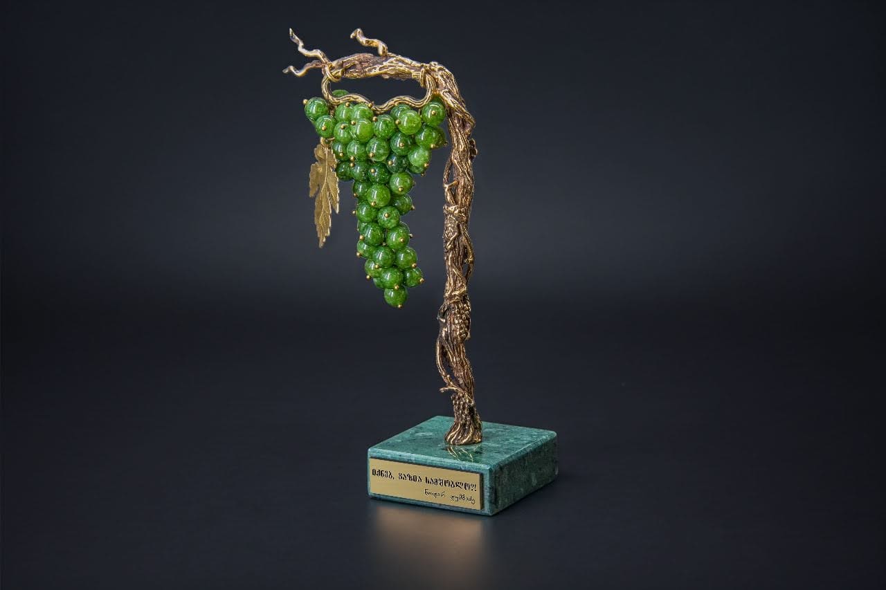 Bronze souvenir "Vine and Grape Tsolikouri"